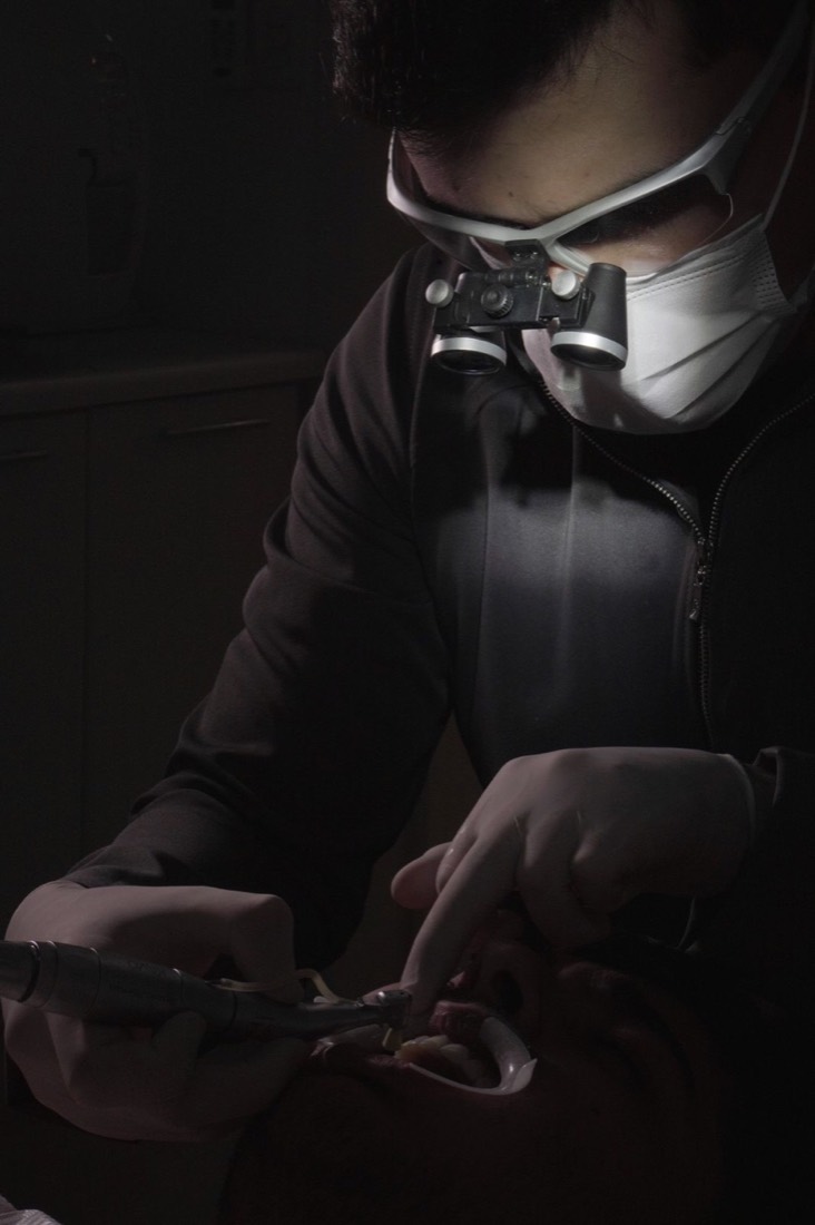 Dr. Bruno atendendo paciente