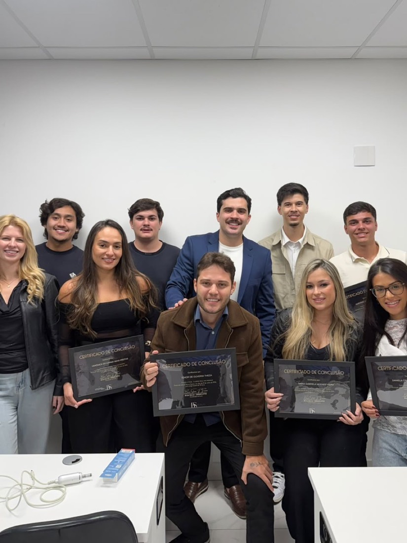 Dr. Bruno com turma de alunos